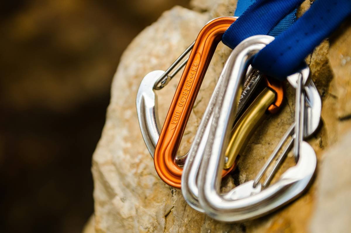 Anchor Removal Techniques: Safe, Smart & Leave-No-Trace Strategies Every Climber Must Know