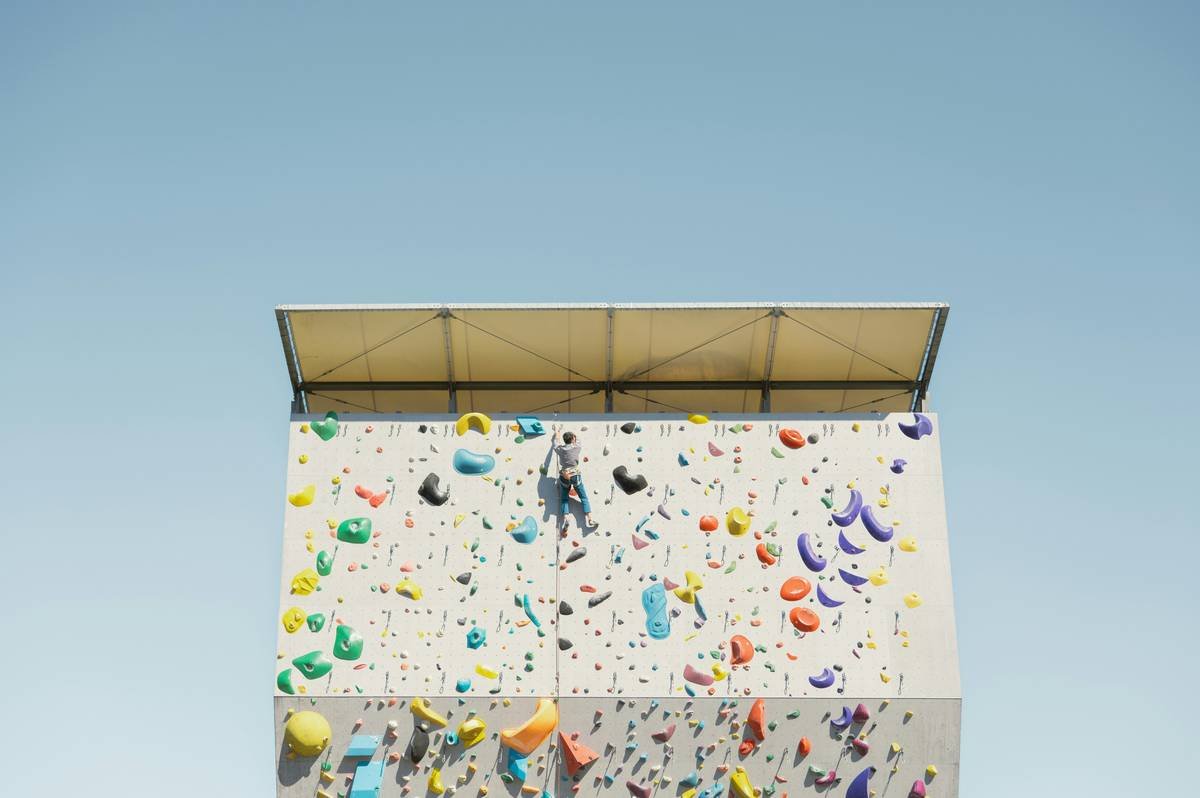 A Beginner’s Guide to Rock Climbing: Gear, Anchors, and Getting Started Without Eating Dirt