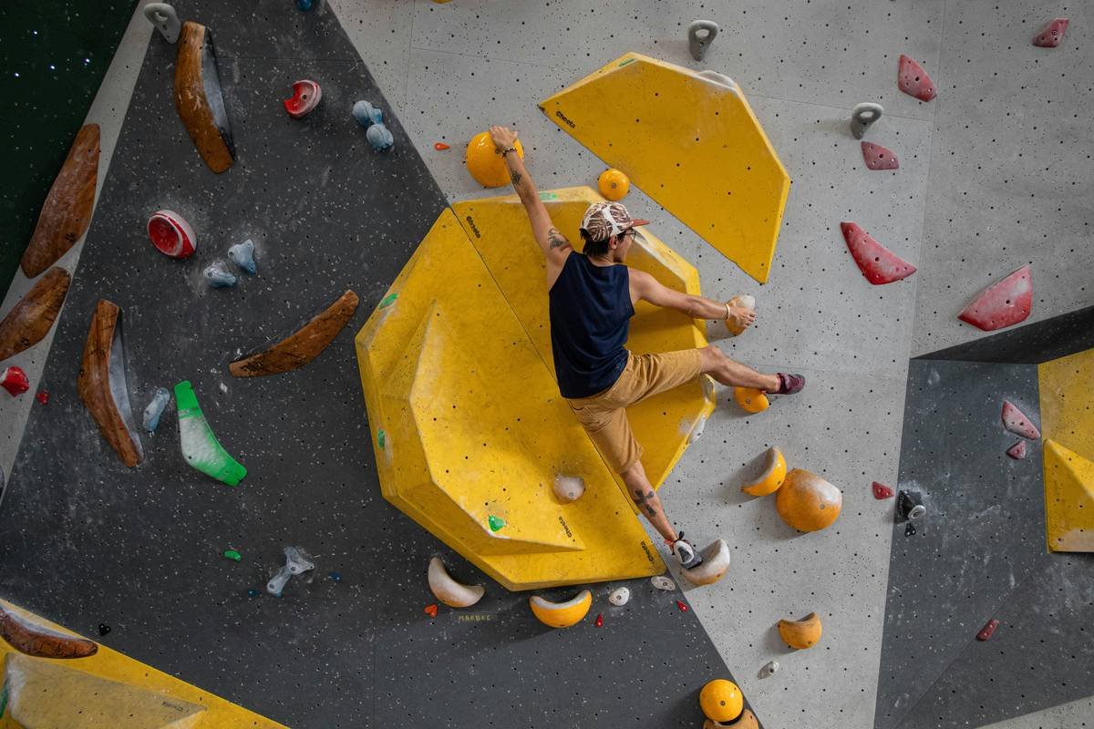 Infographic showing how anchor knowledge improves climbing performance: reduced cognitive load, better body positioning at anchors, increased route efficiency