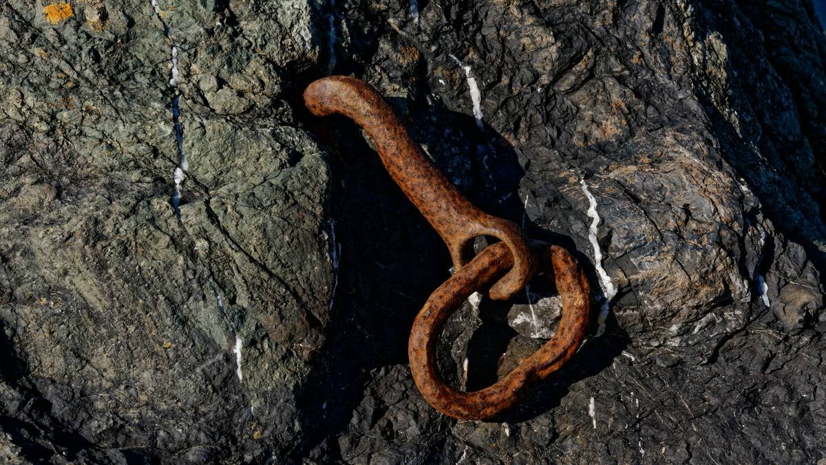 how to anchor a wall with climbing gear mounted on interior wall using proper toggle bolts